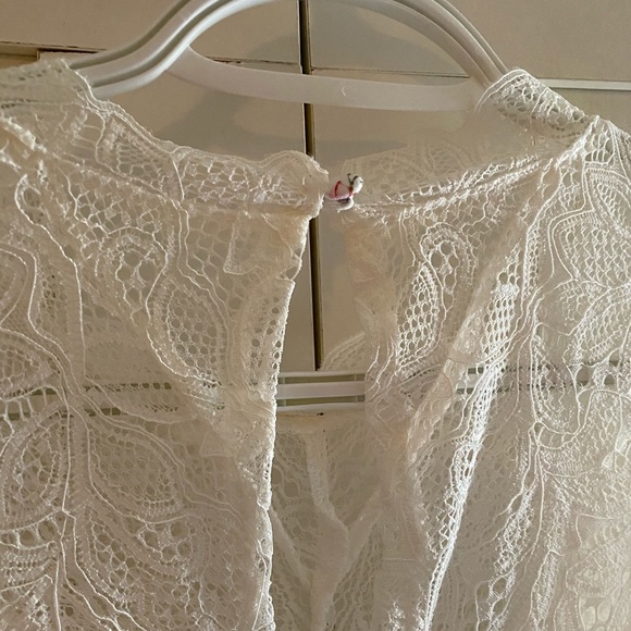 TORRID 
2X FLORAL PRINT LACE INSET CREPE TANK TOP - Picture 5 of 6